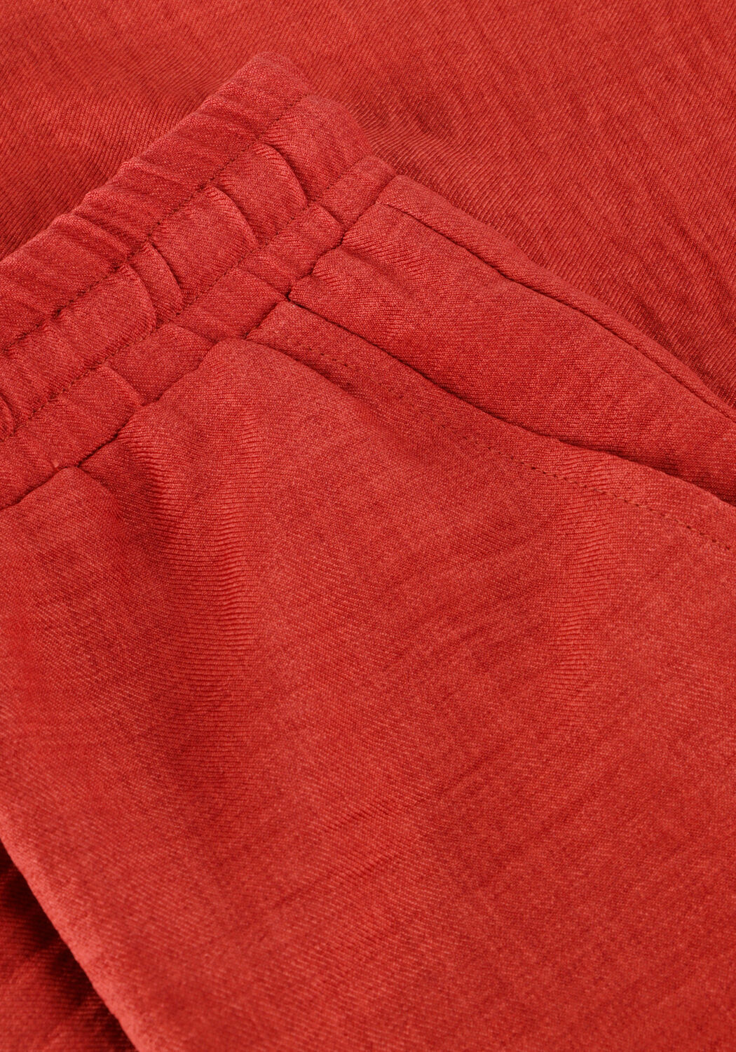 YDENCE Pantalon courte SHORT FAMKE en rouge - large