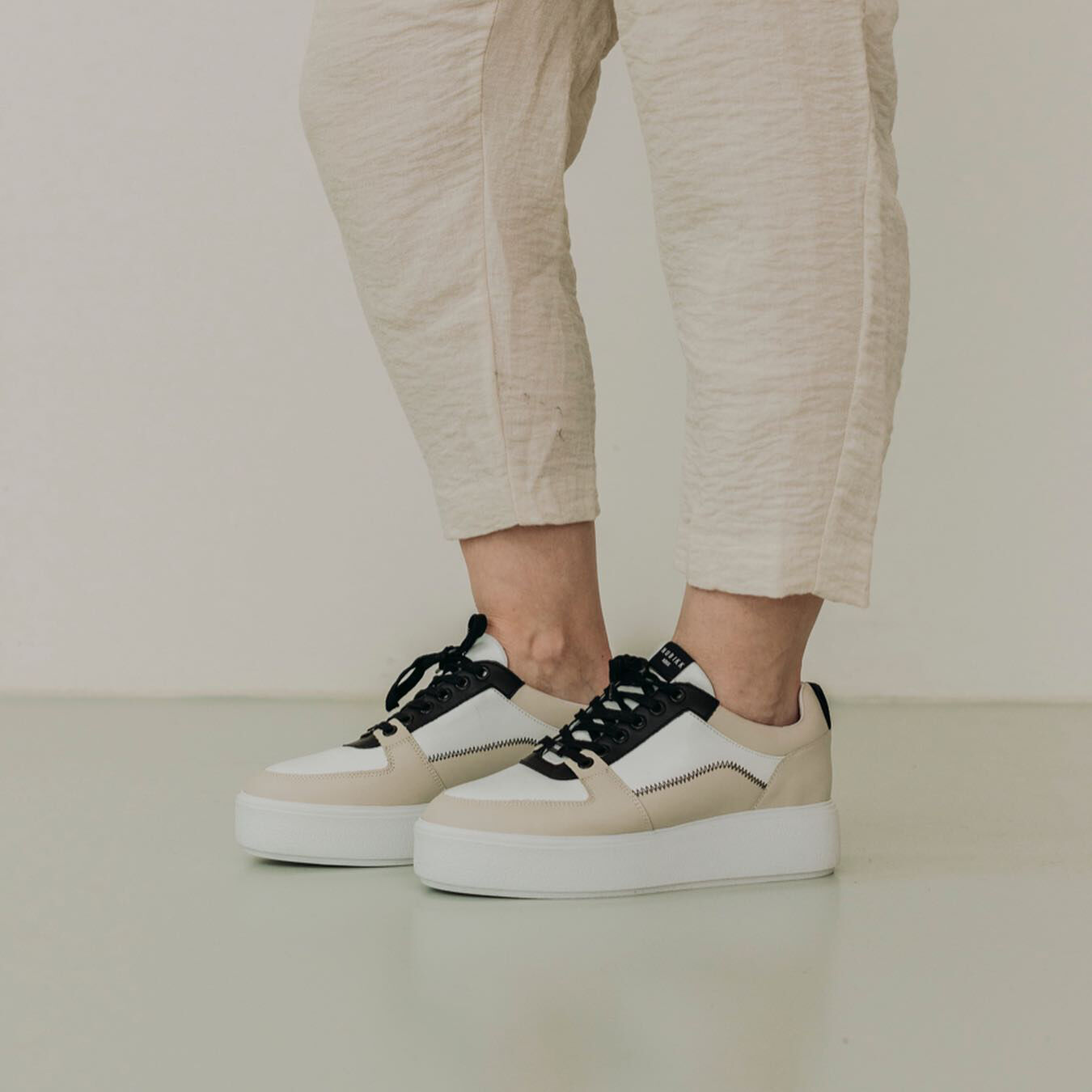 Witte nubikk lage sales sneakers elise blush
