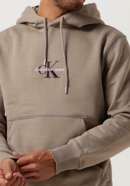 CALVIN KLEIN Chandail MONOLOGO HOODIE en taupe - large