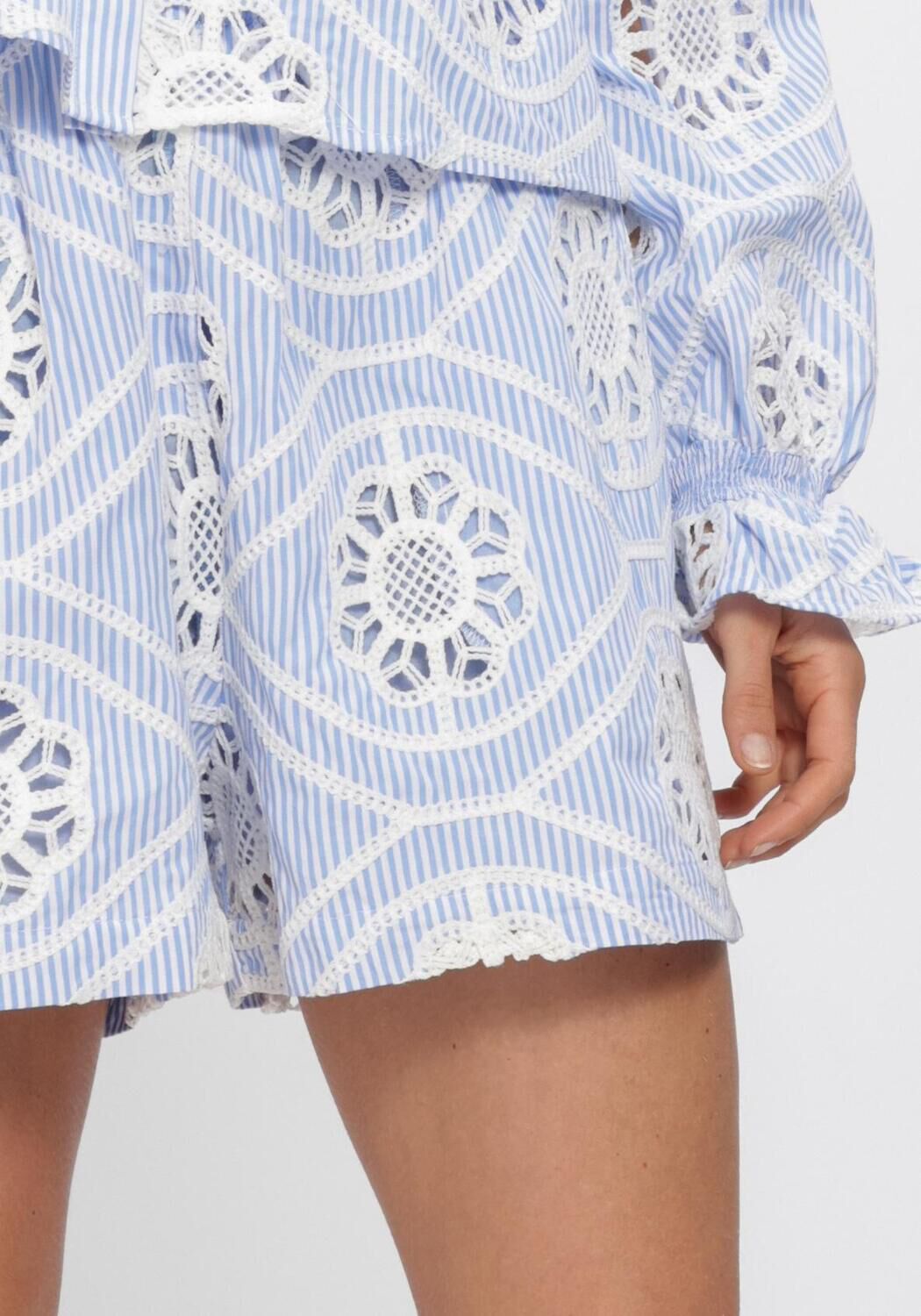 AMAYA AMSTERDAM ROWAN SHORT Pantalons en bleu - large
