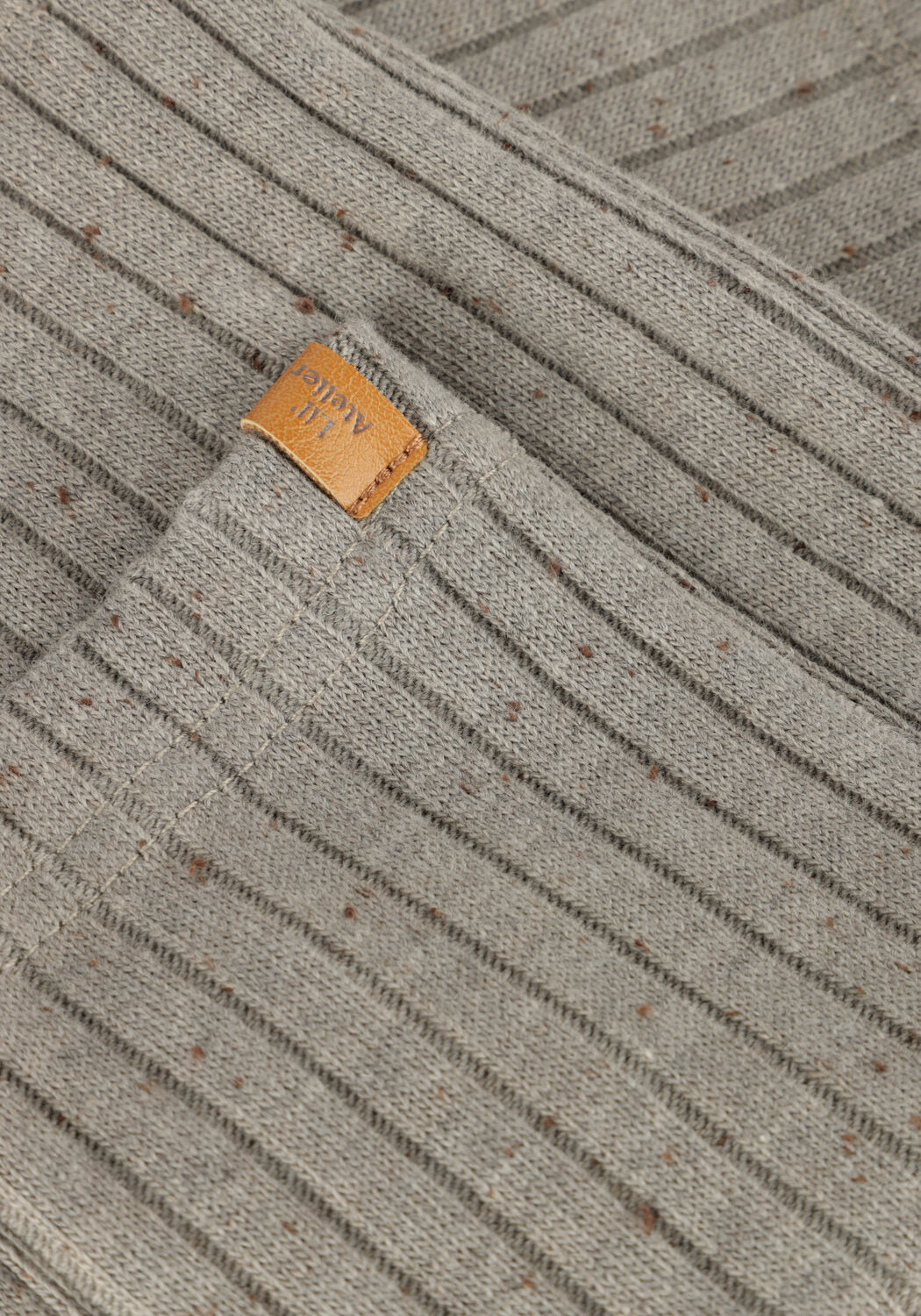 LIL' ATELIER Pantalon courte NMMOMILO SHORTS LIL en taupe - large