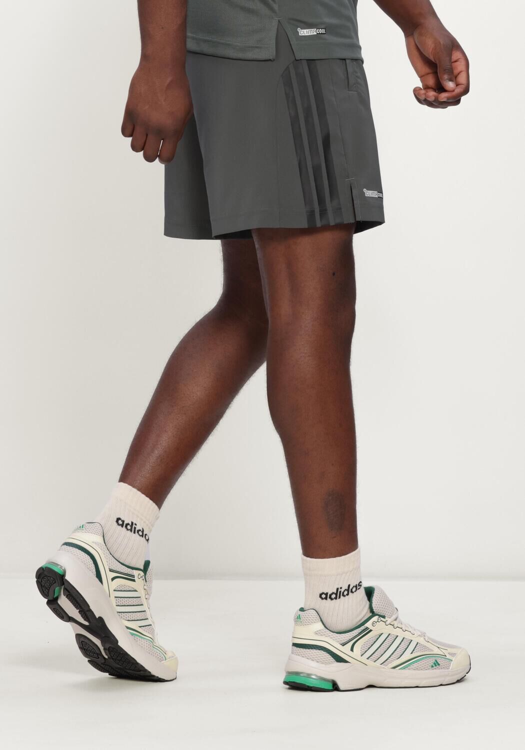 Donkergrijze ADIDAS Sportshorts TECHESS 3S SHORT - large