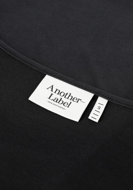 ANOTHER LABEL T-shirt MAGNOLIA V-NECK T-SHIRT S/S en noir - large