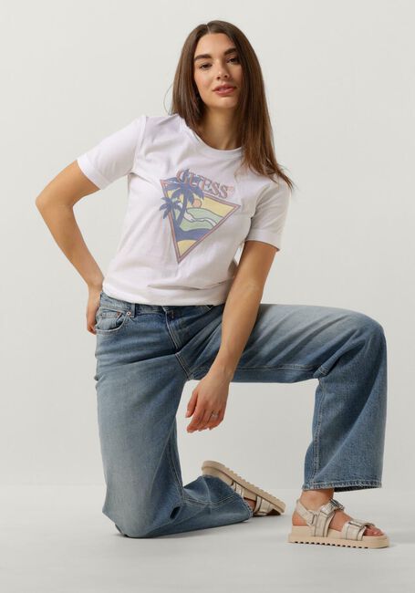 GUESS T-shirt SS RN BEACH TRIANGLE TEE en blanc - large