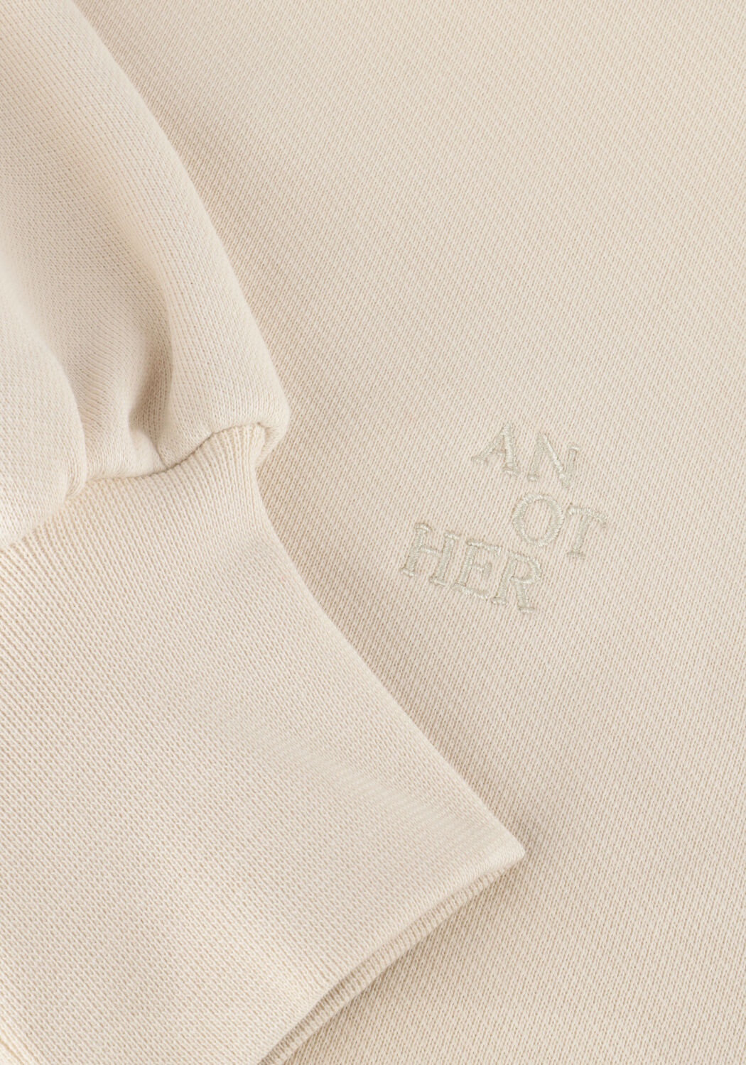 ANOTHER LABEL Chandail JAXY KISS SWEAT L/S en beige - large