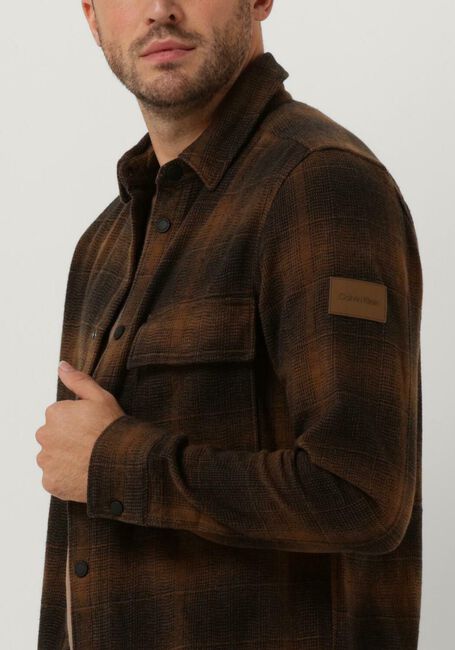 CALVIN KLEIN Surchemise BLURRED CHECK INDOOR OVERSHIRT en marron - large