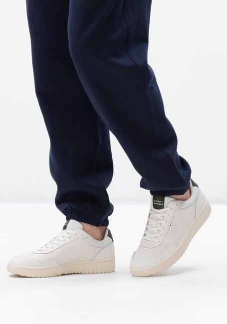 TOMMY HILFIGER Baskets basses TH BASKET CORE LITE en blanc - large