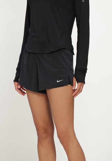 NIKE Pantalon courte NIKE SWIFT en noir - large