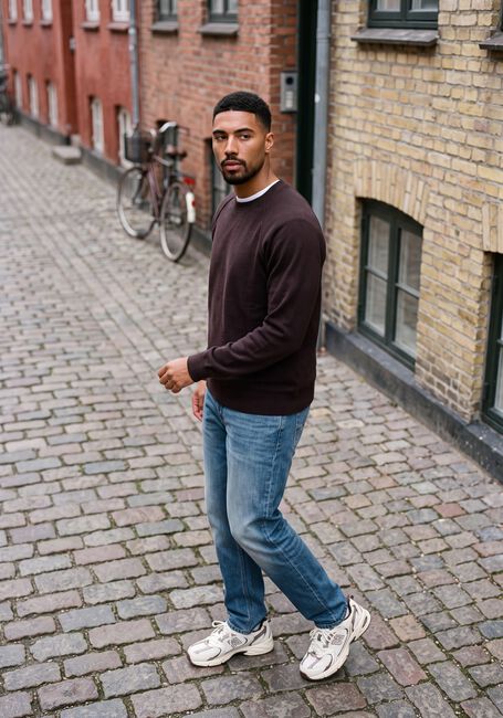 BUTCHER OF BLUE Pull CLIFDEN SWEAT CREW en marron - large