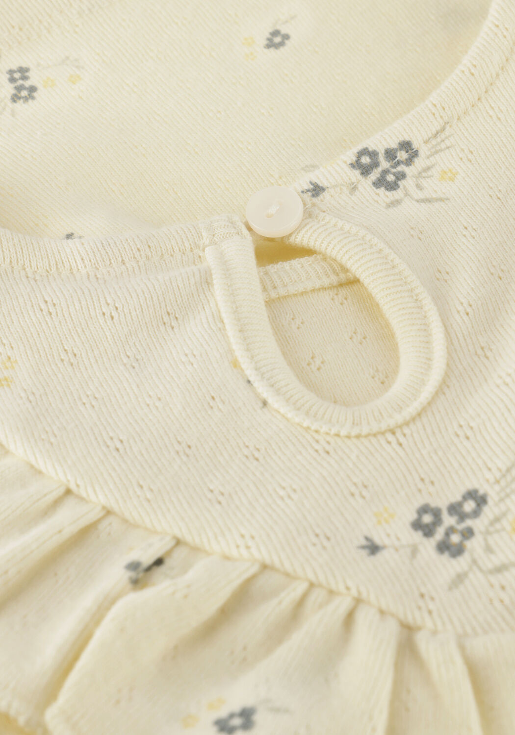 QUINCY MAE SLEEVELESS RUFFLE V DRESS Robes en blanc - large