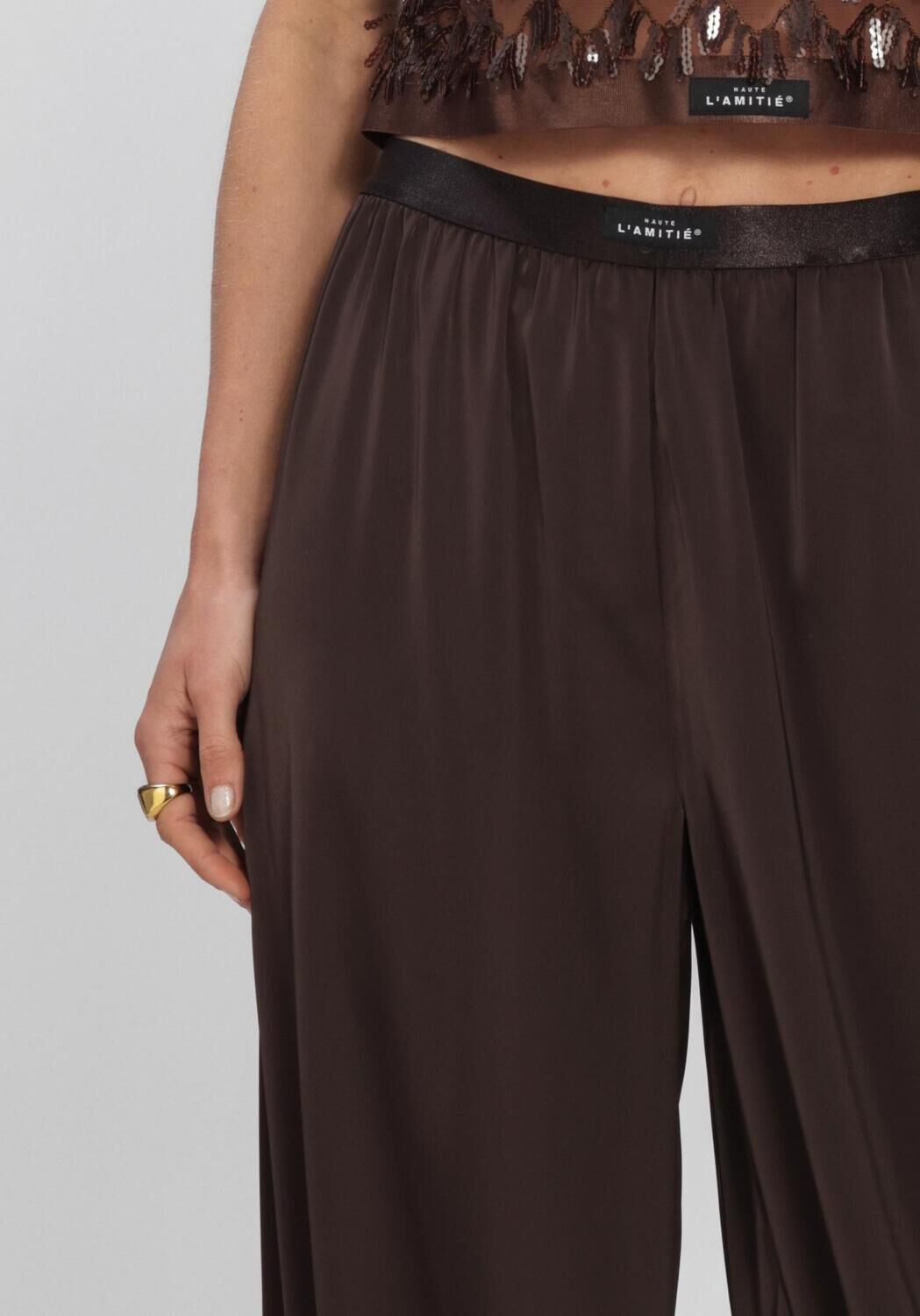 Bruine HAUTE L'AMITI&Eacute; Broeken/jumpsuits EVITA CROP HAREM PANT - large