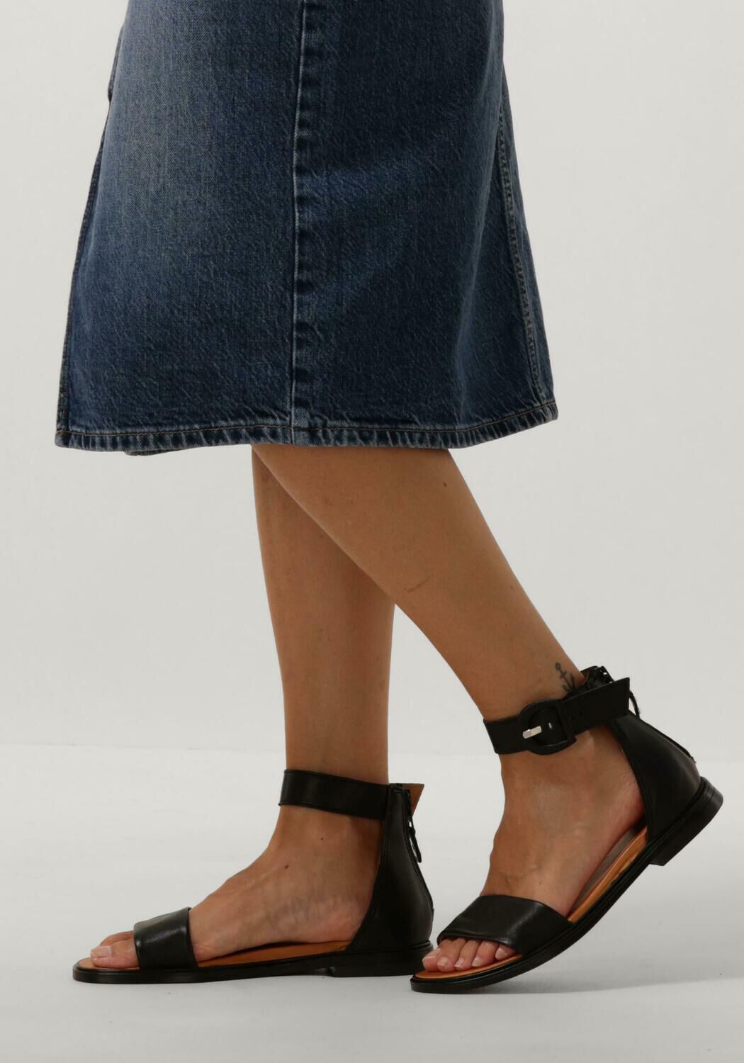 AYANA Sandales plates M05060 en noir - large