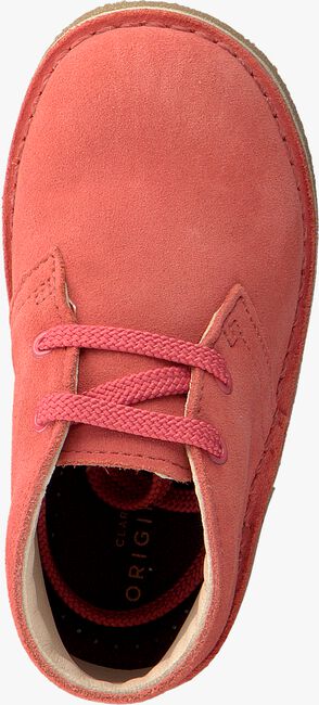 CLARKS Chaussures à lacets DESERT BOOT KIDS en rouge - large