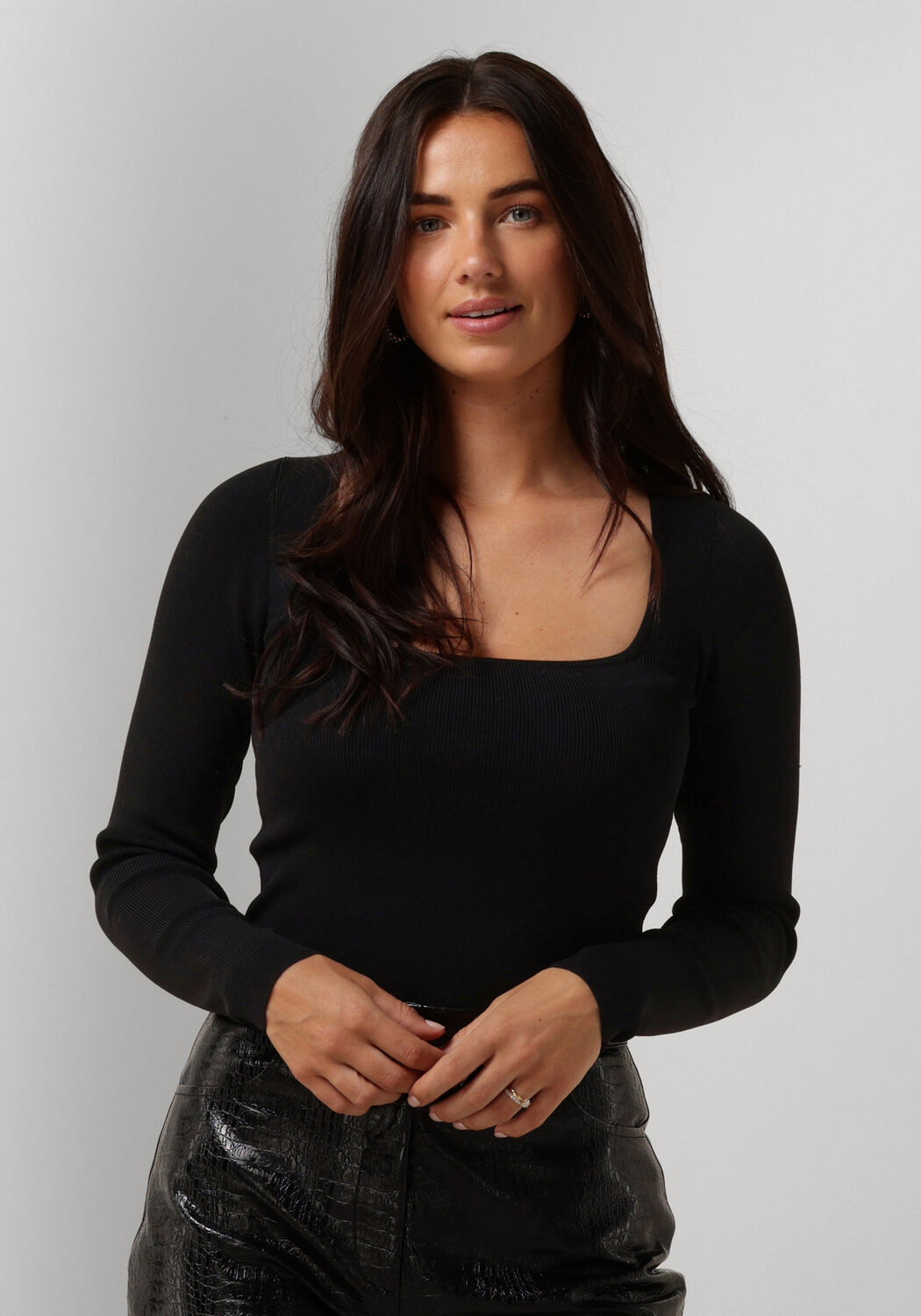Zwarte OMODA ATELIER Top X NINA NAOMI Omoda