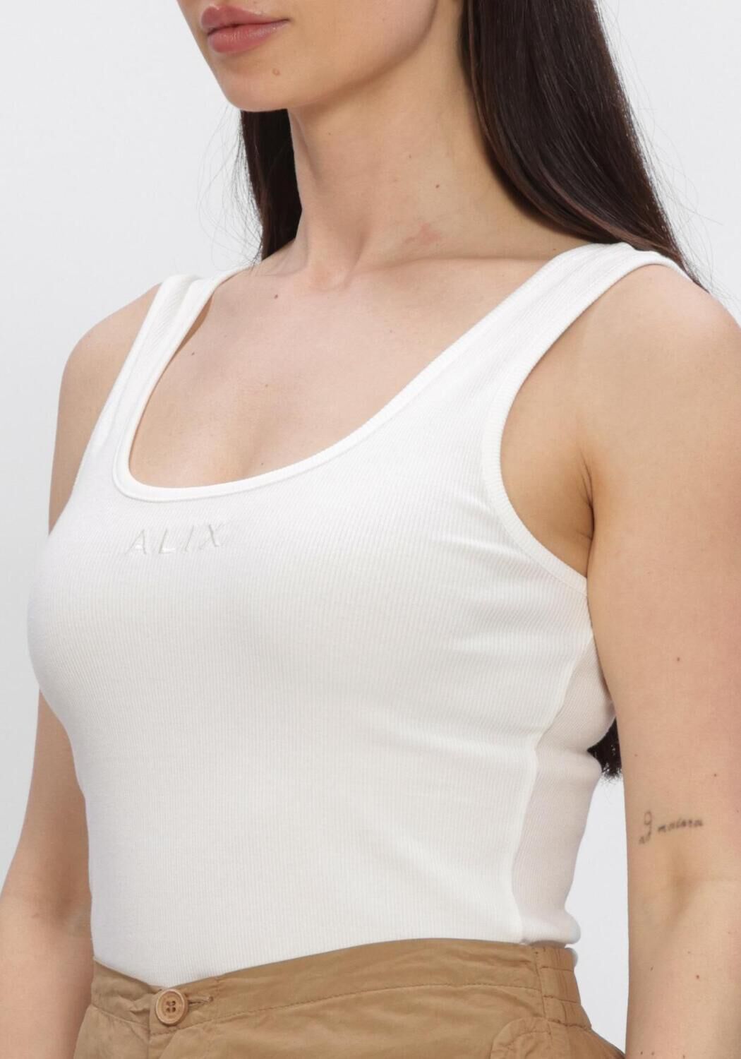 ALIX THE LABEL Haut LADIES KNITTED RIB TANKTOP en blanc - large