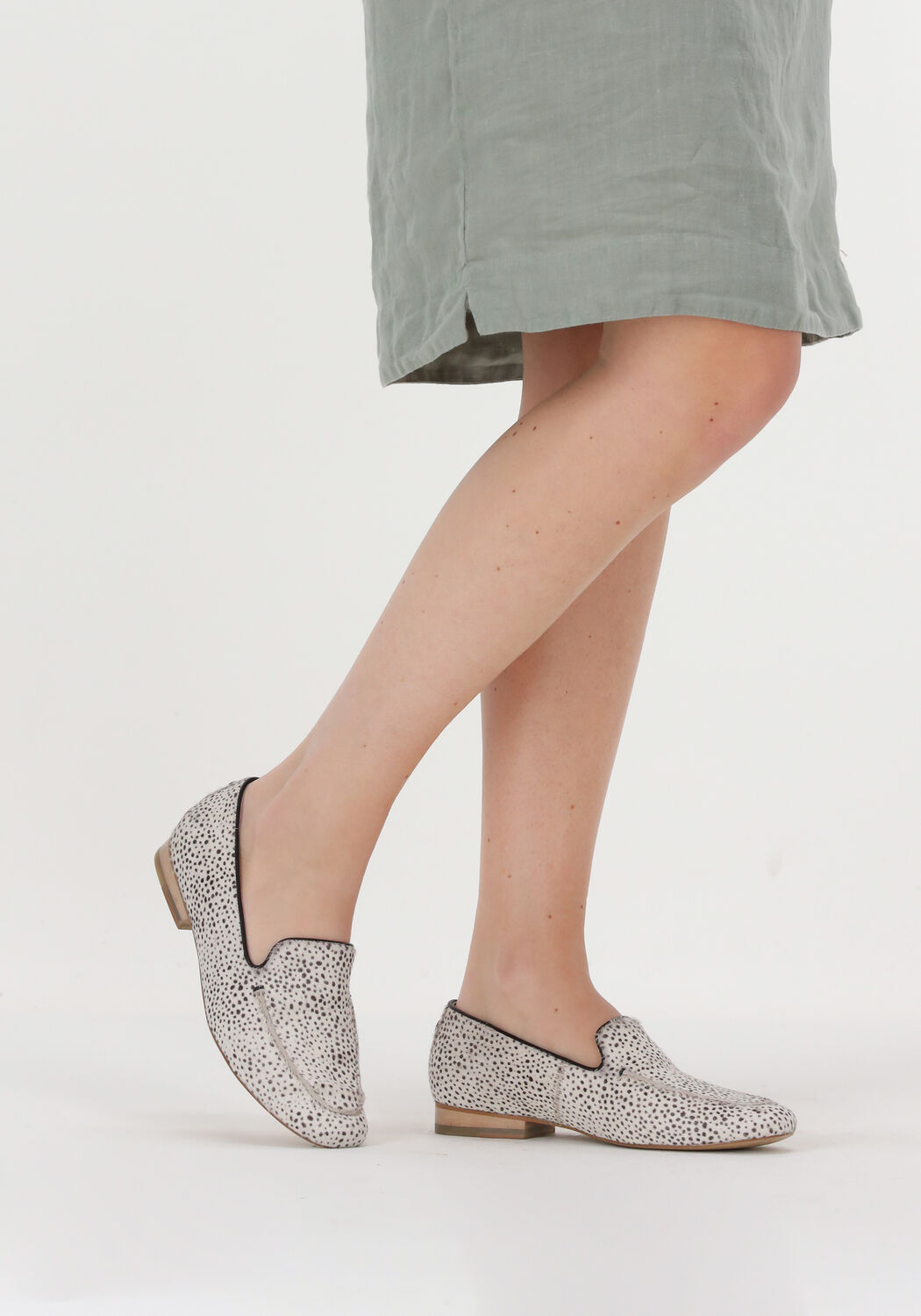 beige maruti loafers bloom