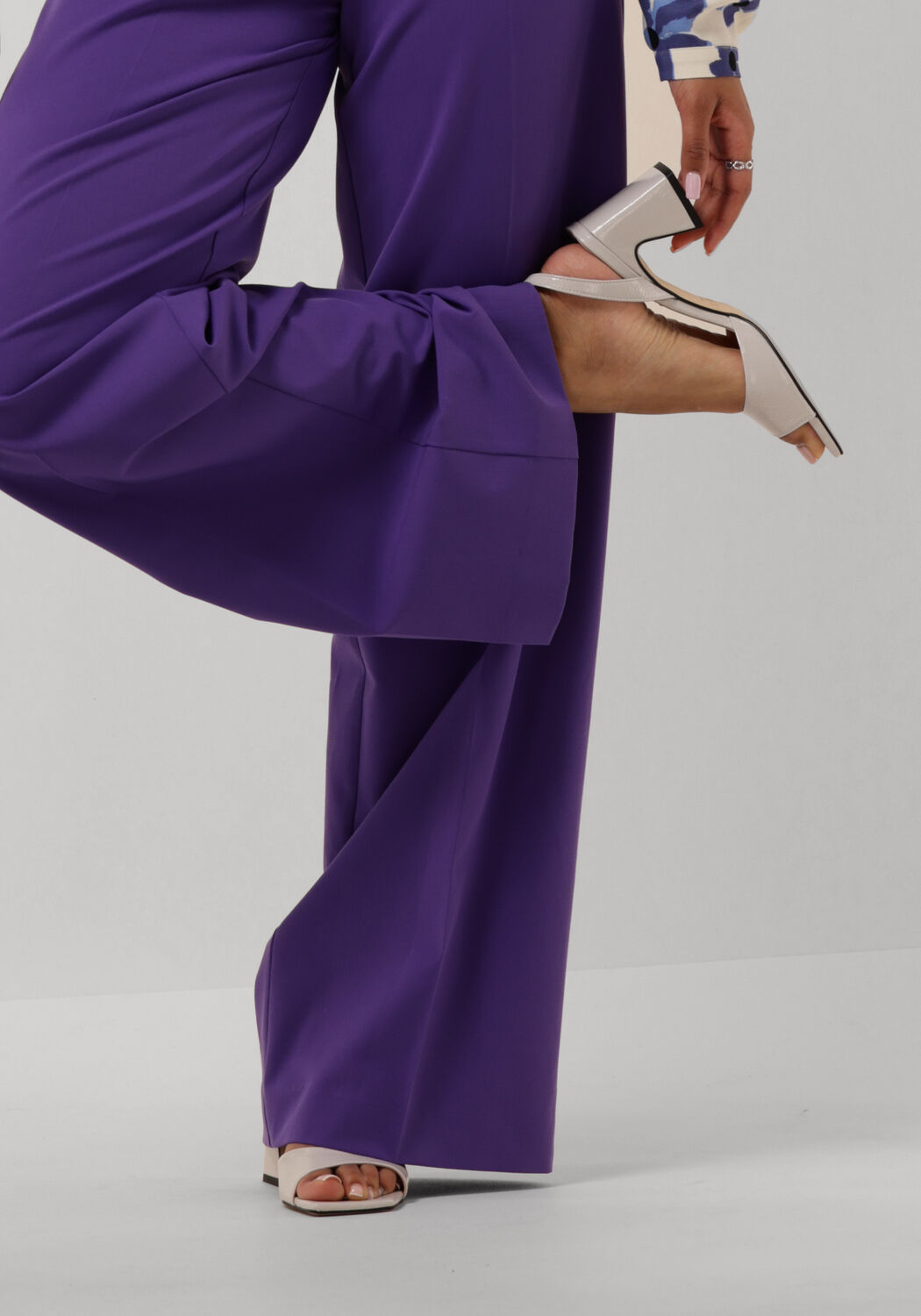 NOTRE-V Sandales &agrave; talons 22304 en beige - large