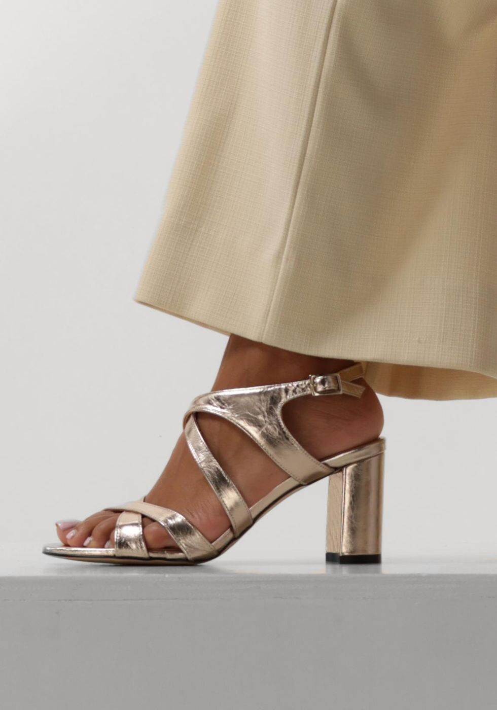 NOTRE-V Sandales &agrave; talons 22552 en or - large