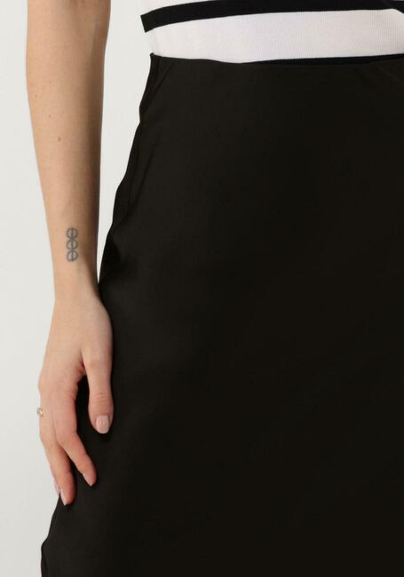 BRUUNS BAZAAR Jupe midi JOANELLE SKIRT en noir - large