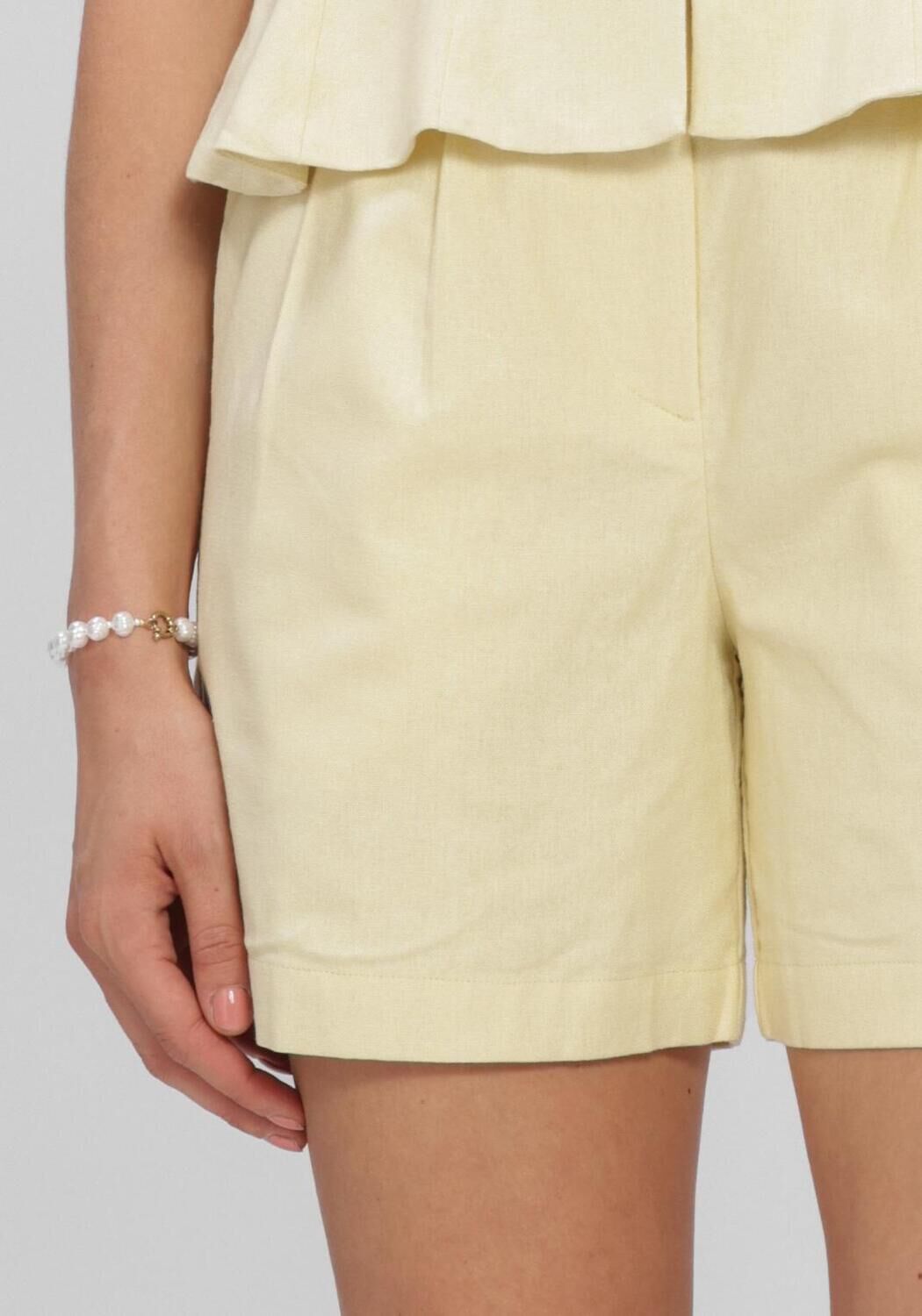 Gele Y.A.S. Broeken/jumpsuits YASLIRMA HW SHORTS - large