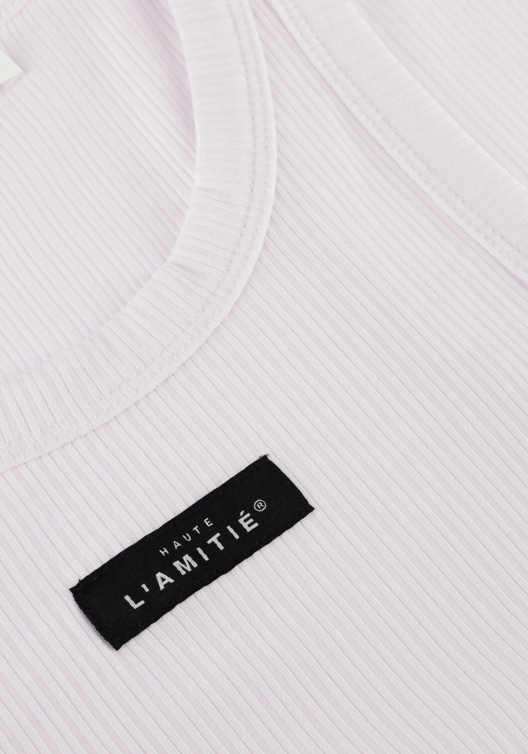 HAUTE L'AMITI&Eacute; Haut RIB BADGE TANK en blanc - large