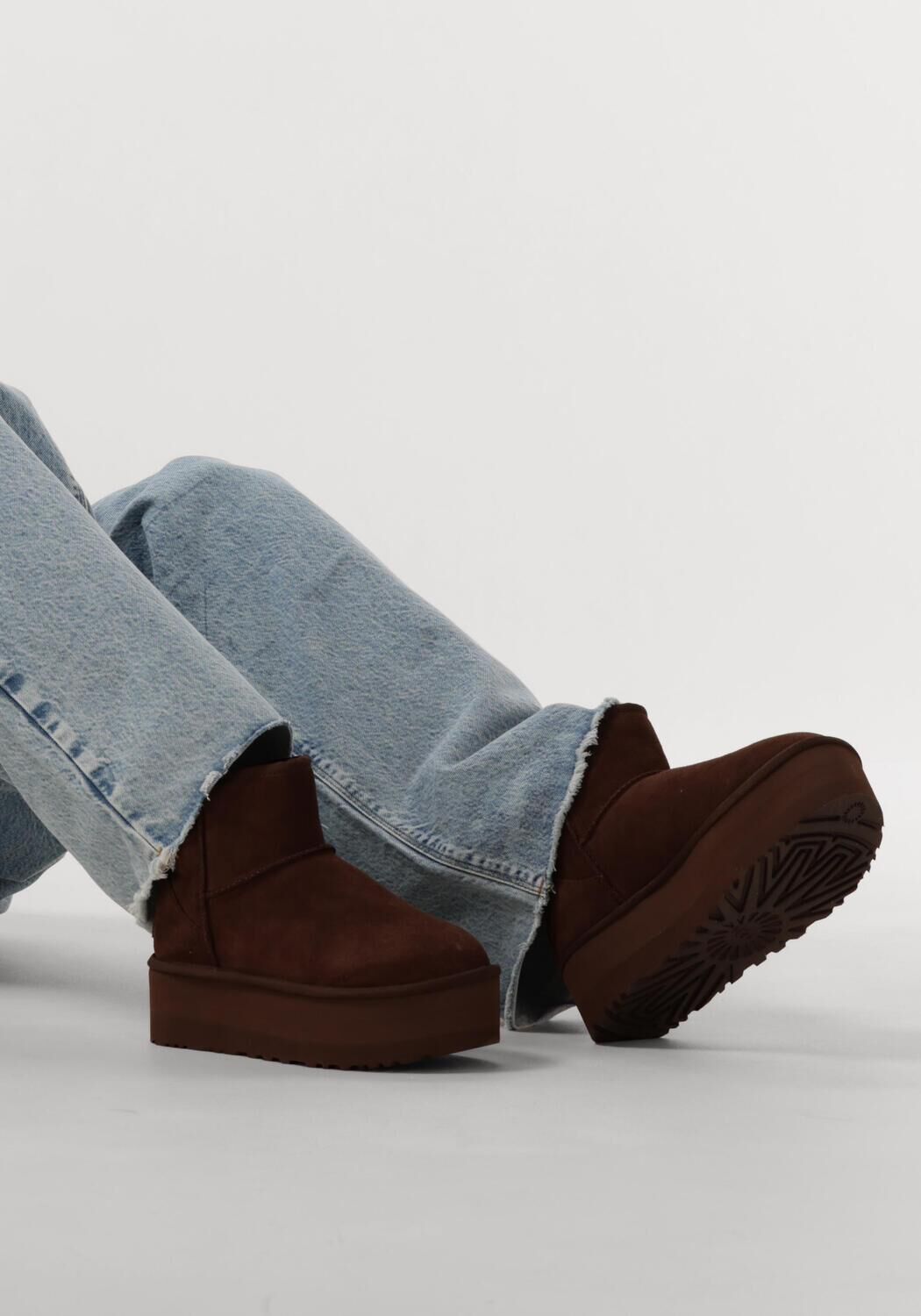 Bruine UGG  W CLASSIC MINI PLATFORM - large
