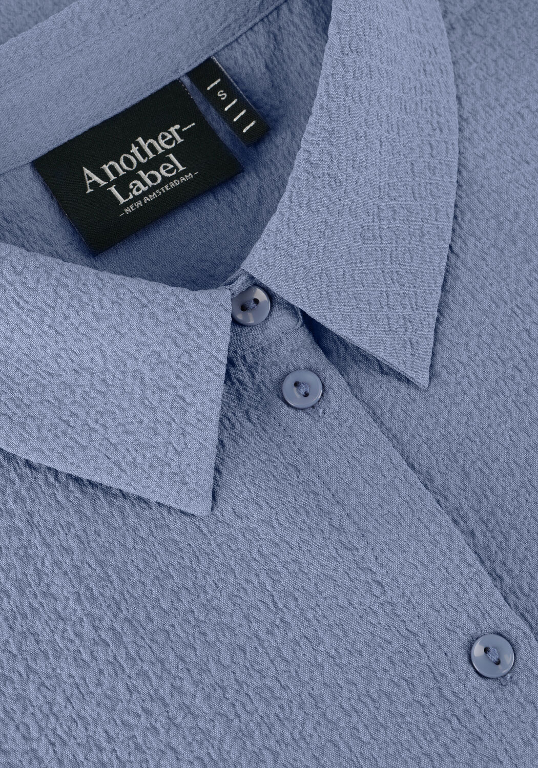 ANOTHER LABEL Robe midi SANGO DRESS S/S en bleu - large