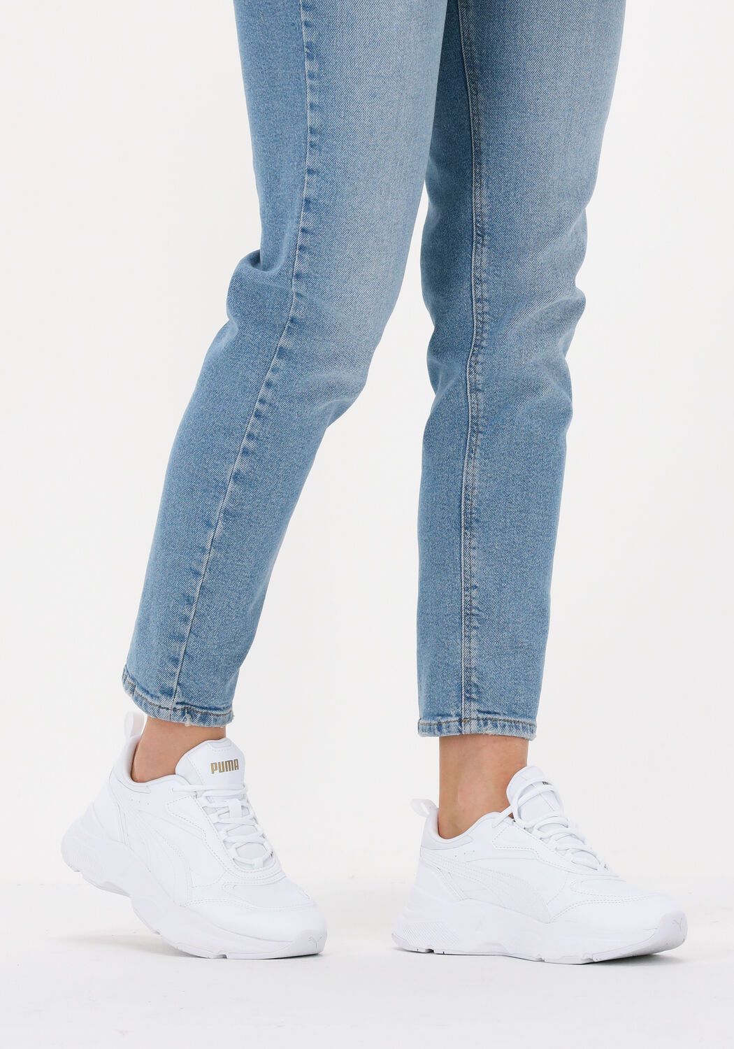 PUMA Baskets basses CASSIA SL en blanc - large