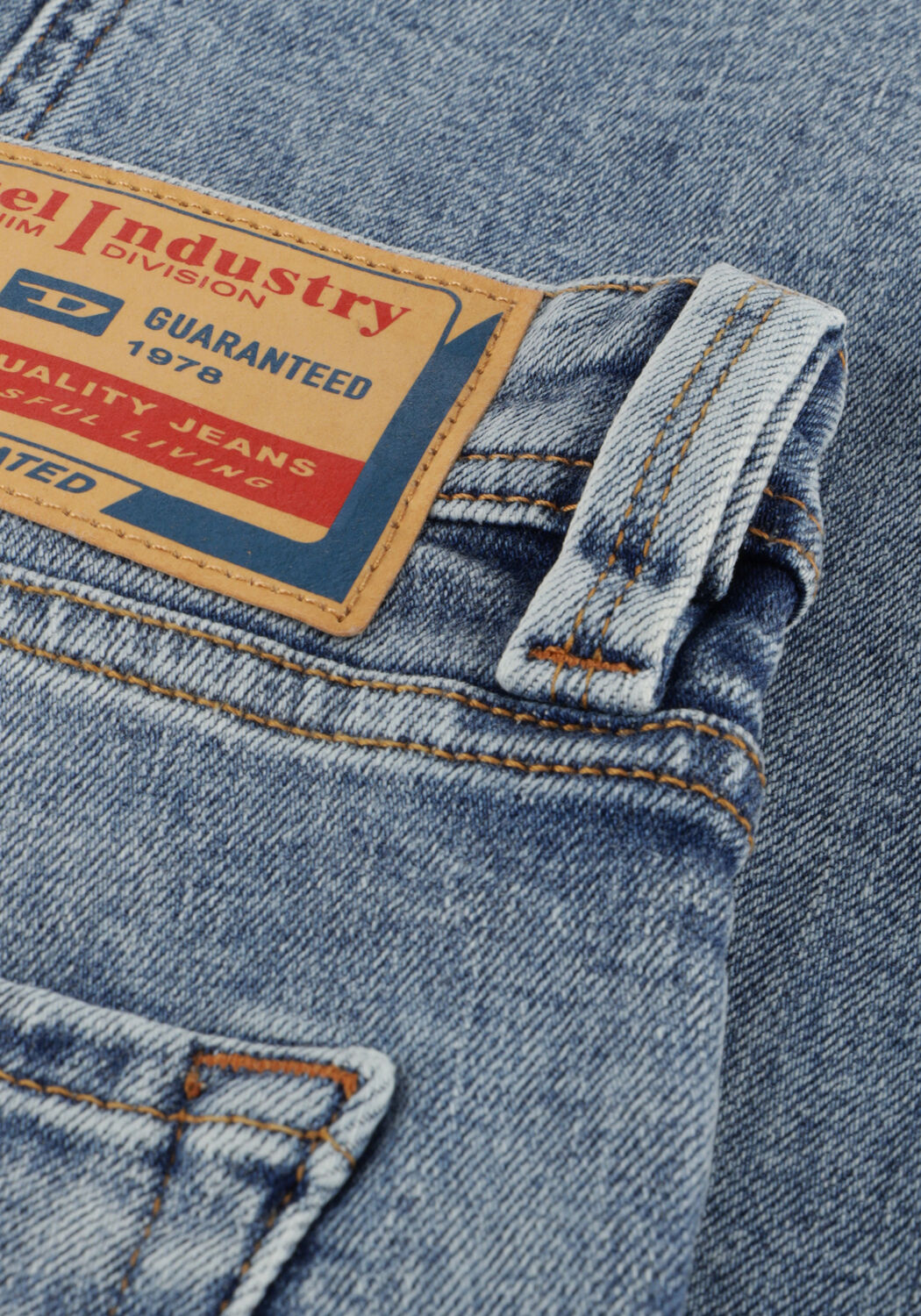 Lichtblauwe DIESEL Straight leg jeans 1985 LARKEE - large