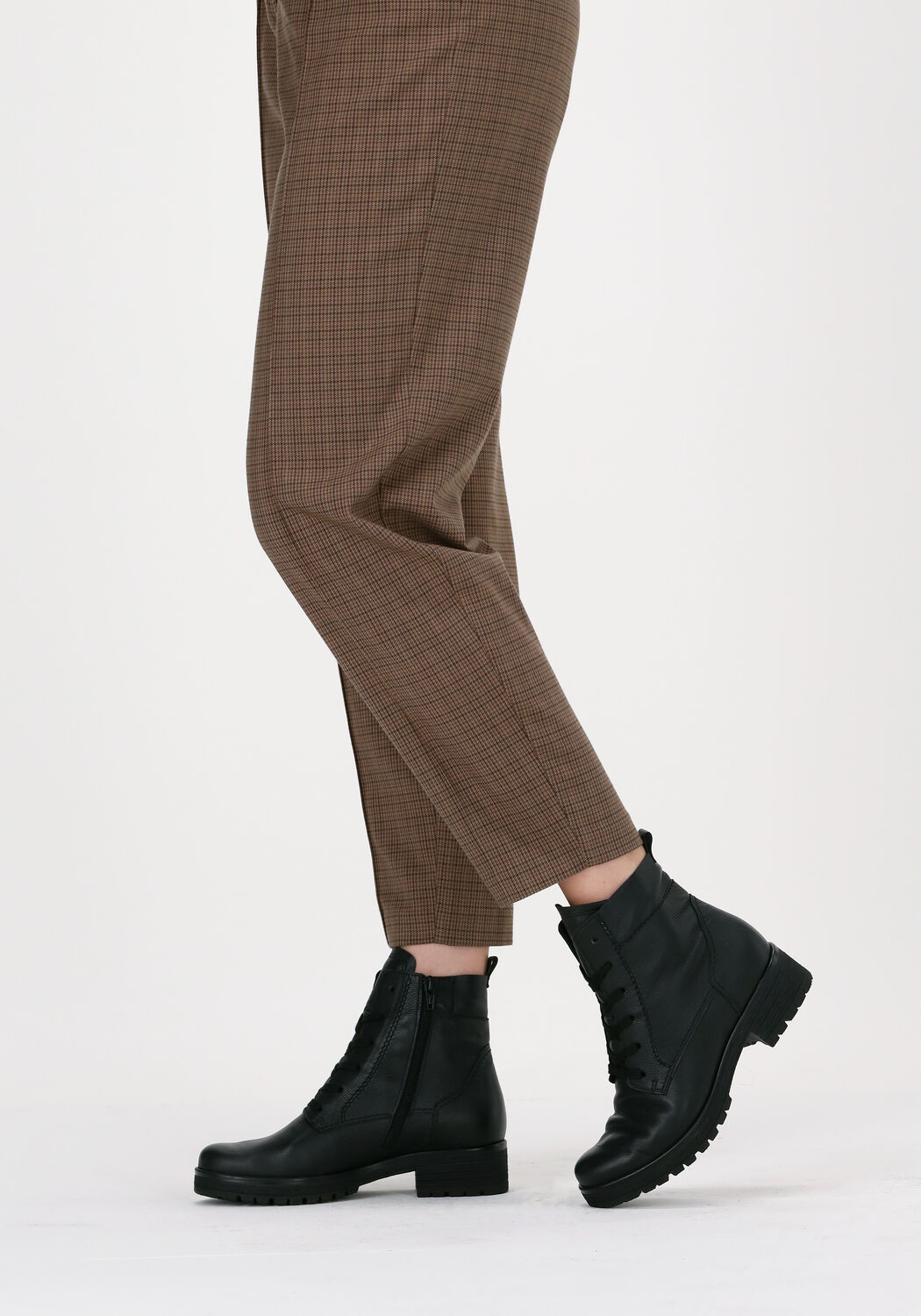 GABOR Bottines &agrave; lacets 095.1 en noir - large