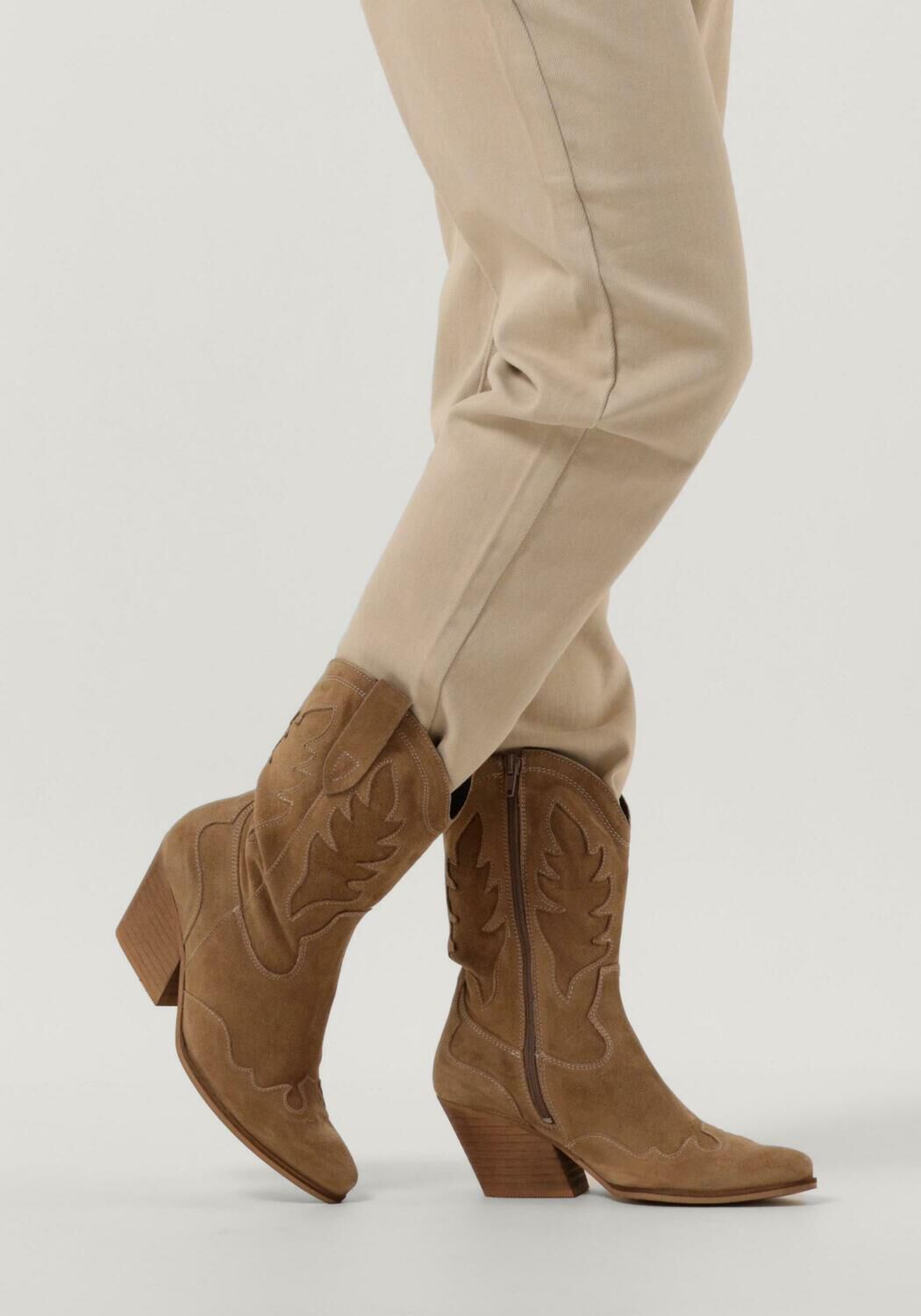 Omoda cowboy boots sales