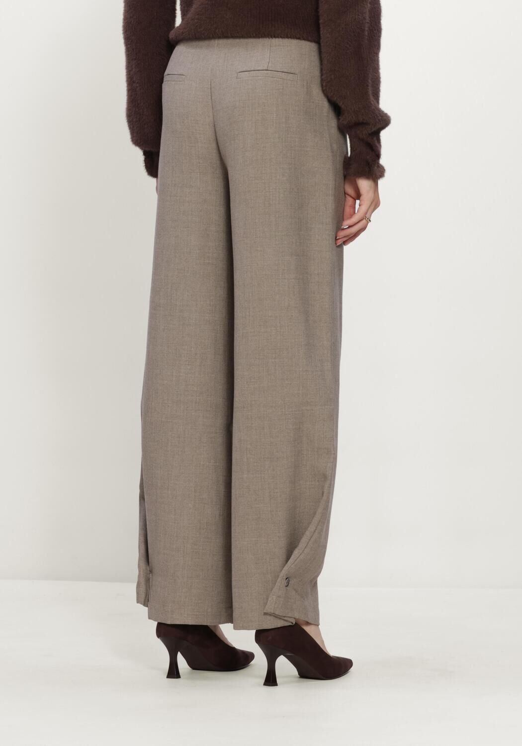 RUBY TUESDAY CLENDIS TAPPERED BUTTON DETAIL PANTS Blouses en gris - large