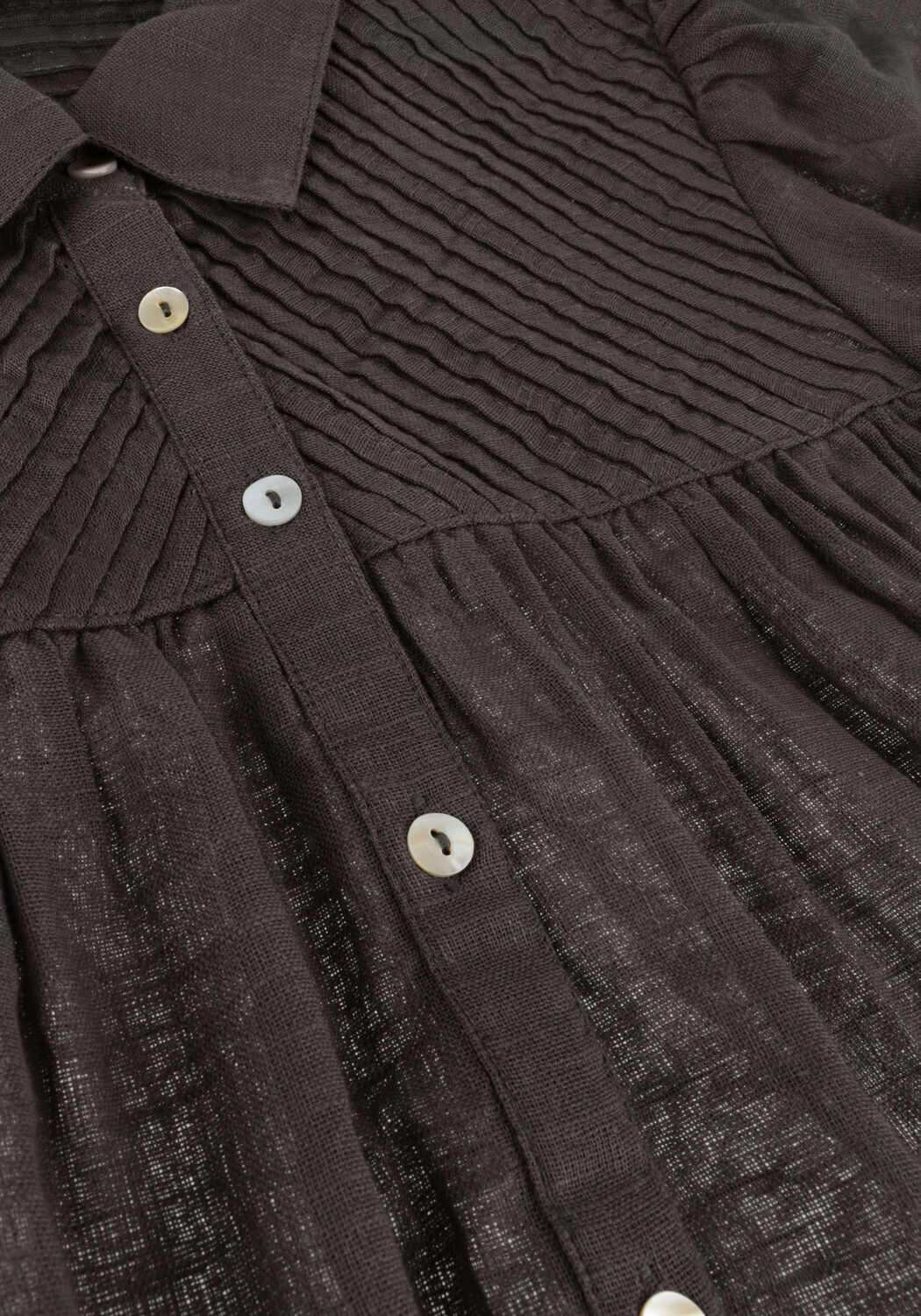 RUBY TUESDAY IMEE COLLAR PINTUCK BLOUSE Blouses Gris fonc&eacute; - large