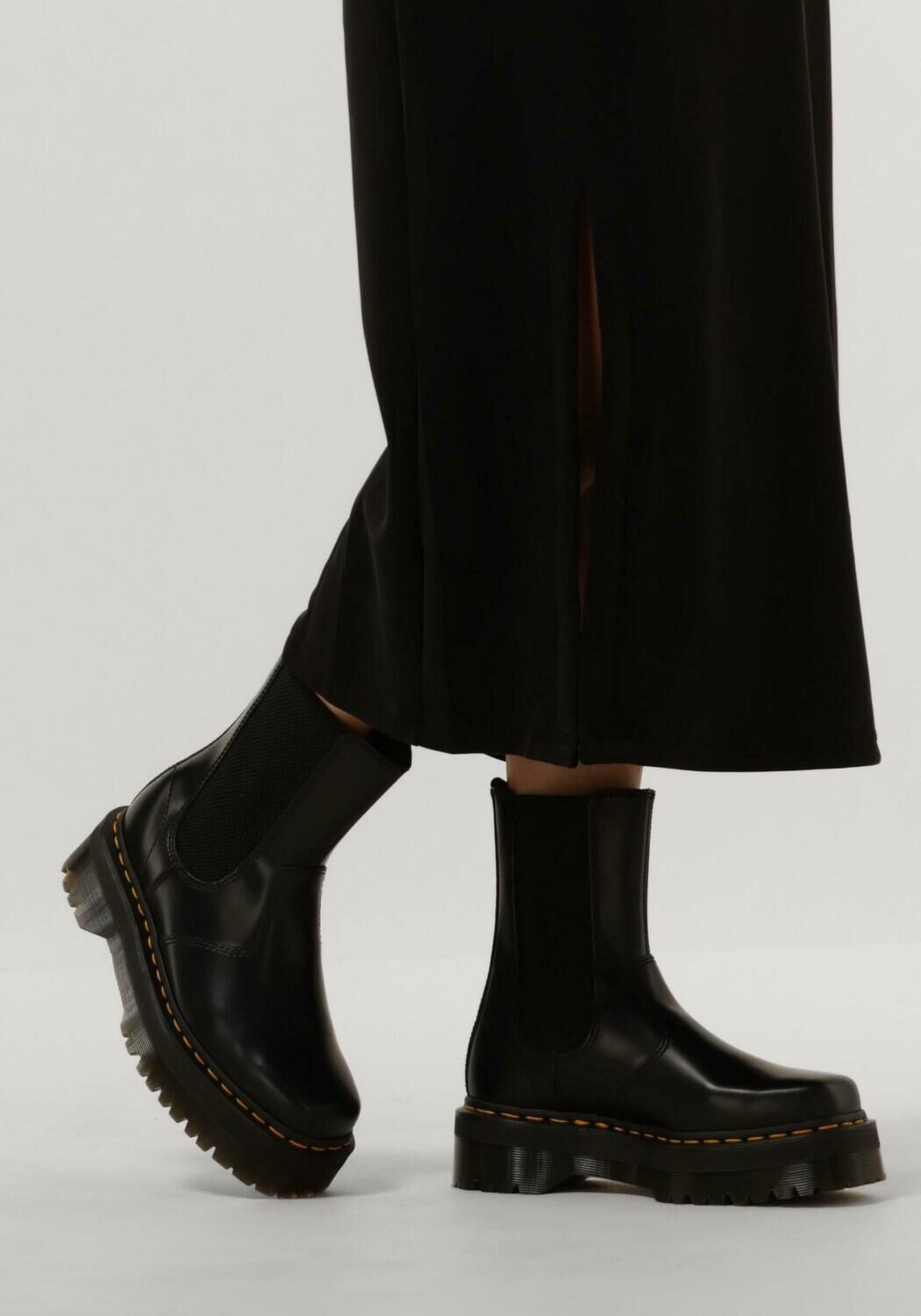 DR MARTENS 2976 HI QUAD SQUARED Bottines chelsea en noir Omoda