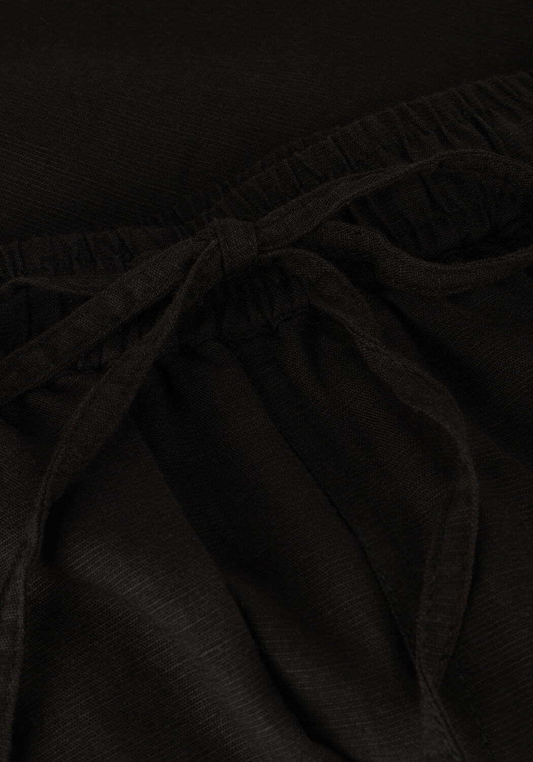 NEO NOIR SHEA LINEN SHORTS Pantalons en noir - large