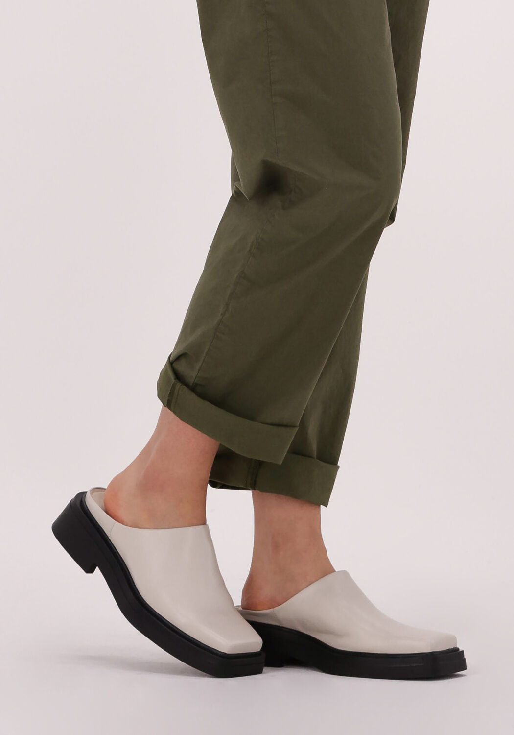 VAGABOND SHOEMAKERS Mules EYRA 701 en blanc - large