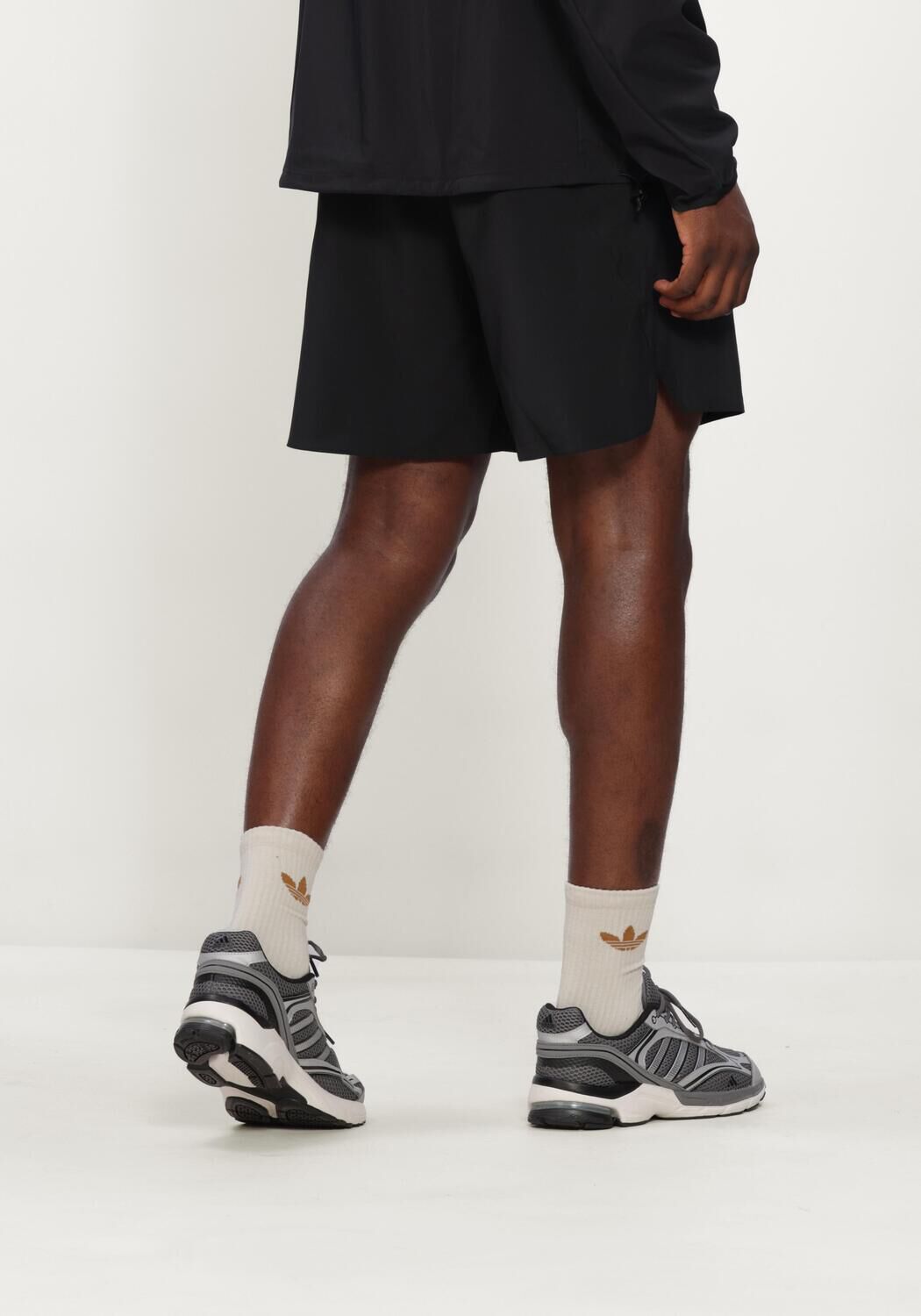 Zwarte ADIDAS Sportshorts RUN ESS SHOR M - large