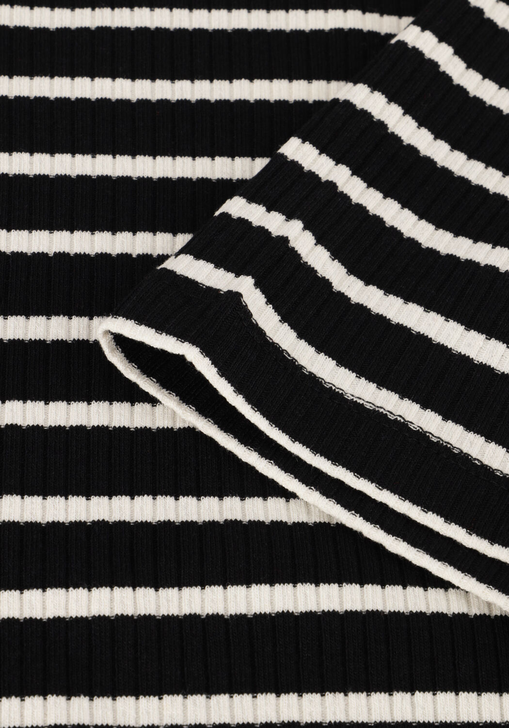 ANOTHER LABEL T-shirt ELYNE STRIPE T-SHIRT S/S en noir - large