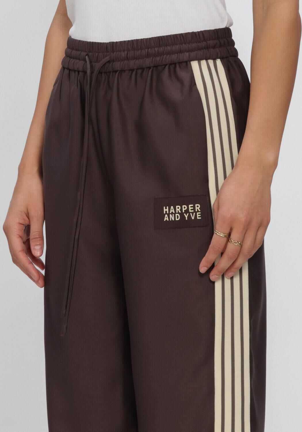 HARPER & YVE Pantalon de jogging HANA-PA en marron - large