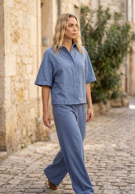 EST'SEVEN FREYA TOP Blouses en bleu - large