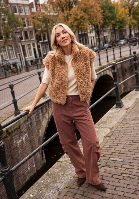 STUDIO AMAYA Gilet SIRA GILET en camel - large
