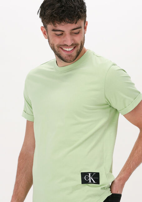 CALVIN KLEIN T-shirt BADGE TURN UP SLEEVE en vert - large