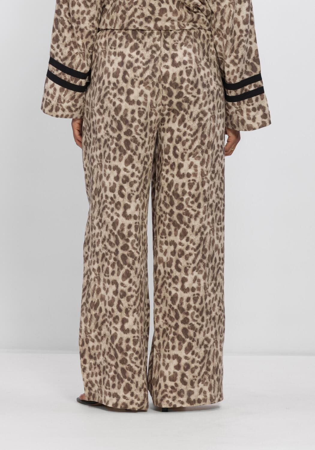 ALIX THE LABEL LADIES WOVEN SPORTY ANIMAL PANTS Pantalons en marron - large