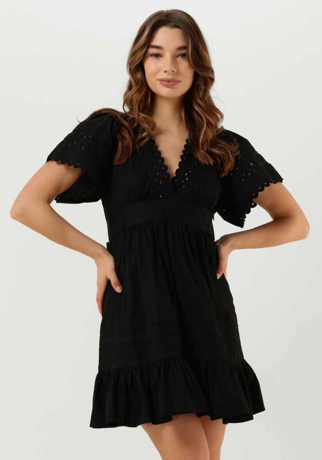 ANTIK BATIK Mini robe RODA MINI DRESS en noir Omoda