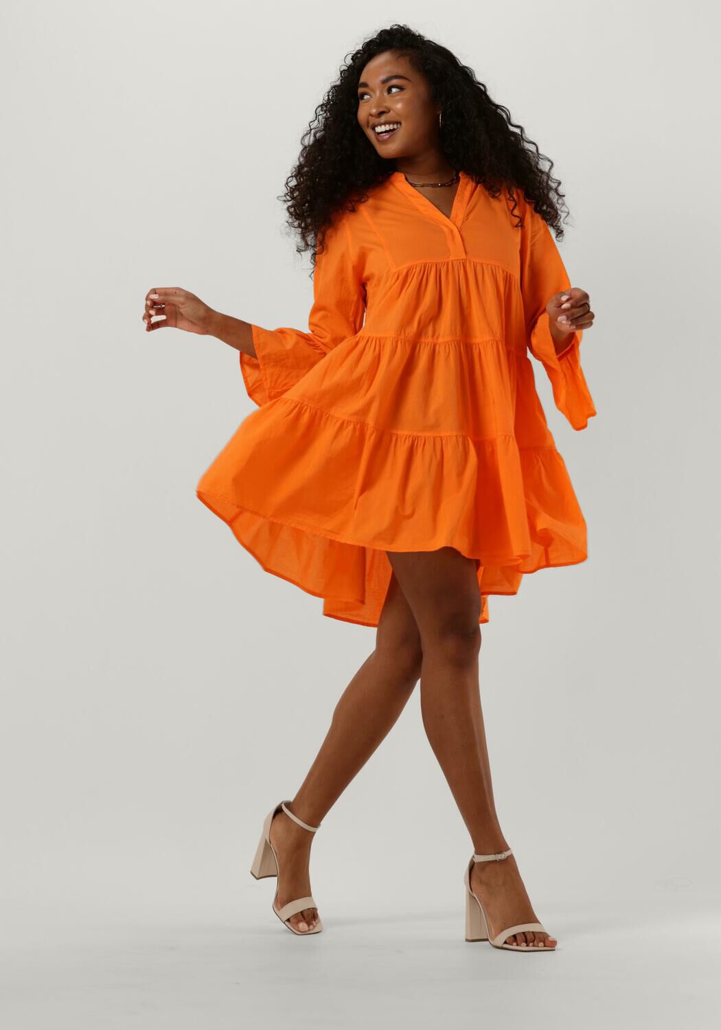 Oranje kleedje sales