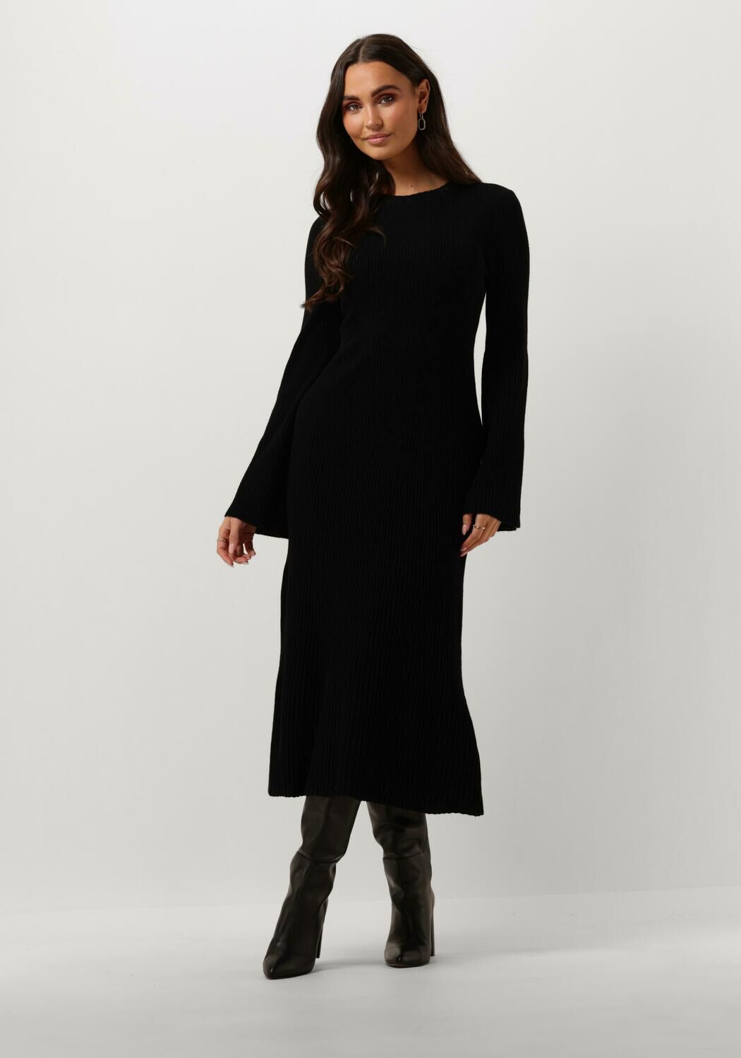 Zwarte GESTUZ Midi jurk ANTALIGZ WOOL DRESS Omoda