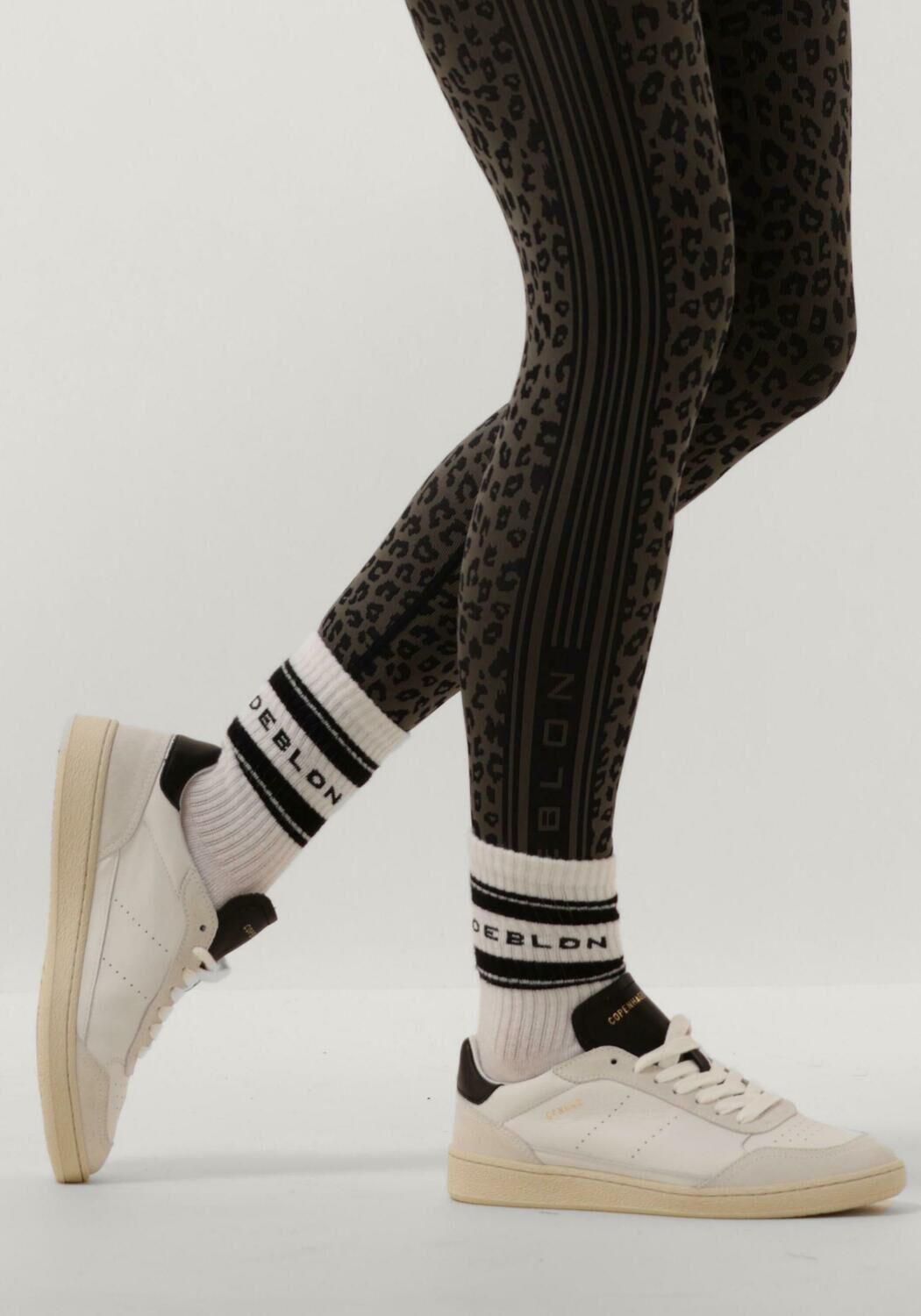 COPENHAGEN STUDIOS Baskets basses CPH255M en blanc - large