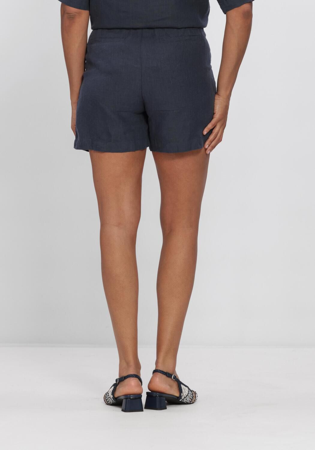 CIRCLE OF TRUST Pantalon courte NOVI SHORT en bleu - large