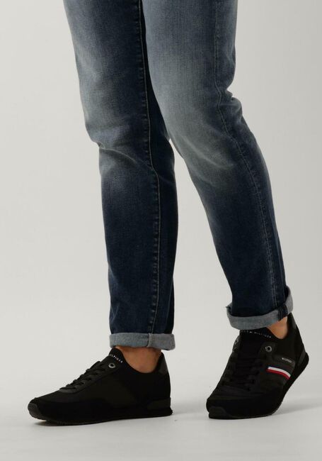 TOMMY HILFIGER Baskets basses ICONIC SOCK RUNNER en noir - large