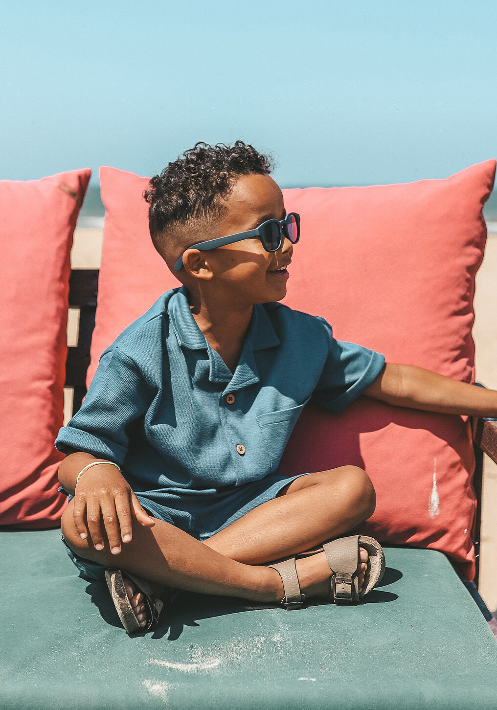 YOUR WISHES T-shirt STAGGER LOOSE SHIRT Bleu fonc&eacute; - large